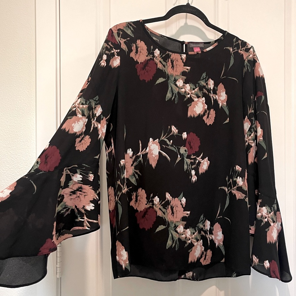 Vince Camuto floral bell sleeve blouse